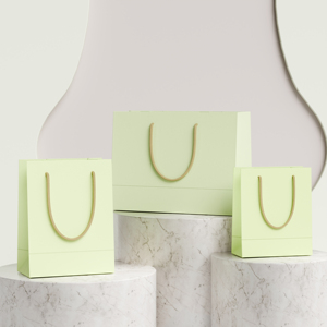Bolsas de Regalo de Papel Rosa Biodegradables Personalizadas con Asas para Cosméticos, Perfumes y Negocios - Product Image 1
