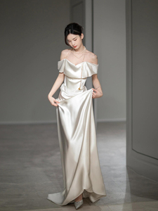 Abito da sera Alice di alta gamma in raso bianco antistatico, taglie forti, lungo fino al pavimento, con spalle scoperte, per feste e banchetti - Product Image 3