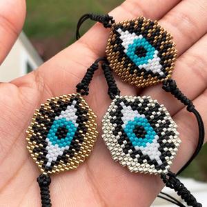 Bracelet artisanal en perles Miyuki, source de bonheur - Product Image 1