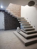 Escalier flottant réglable avec support mobile, profondeur de marche personnalisable, escaliers cantilever polyvalents