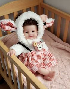 Poupée Reborn de 6 pouces en silicone platine lavable, avec doigts mobiles et sourcils peints, pour le confort en cas de dépression et la pratique en crèche - Product Image 3