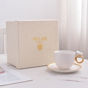 Juego de Taza y Platillo para Té y Café con Diseño de Mariposa en Relieve Blanco con Bordes Dorados - Product Image 3