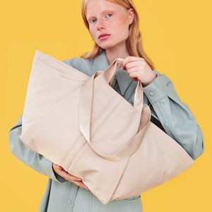 Borsa Tote Grande da <span class=keywords><strong>Donna</strong></span> Personalizzabile con Logo, in Tessuto Tecnico Resistente all'Acqua (Cocco), Borsa a Spalla in Nylon Ecologica ODM/OEM - Product Image 2