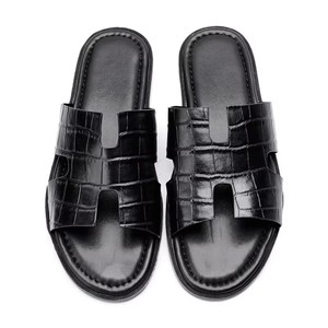 Nouvelles tongs en cuir pleine fleur pour hommes, style coréen 2025, sandales d'été tendance pour l'extérieur, chaussures de plage, pantoufles, logo personnalisé - Product Image 1