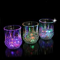 200ml LED Light-Up Luminous Plastic Glass Licor Wine Beer Glass para Pub Bar Fiestas Suministros
