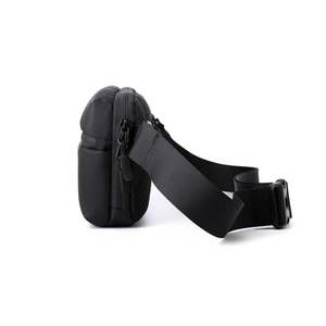 Sac banane léger en nylon pour homme, imperméable, avec trou pour écouteurs, idéal pour le sport, les courses et les voyages. - Product Image 3