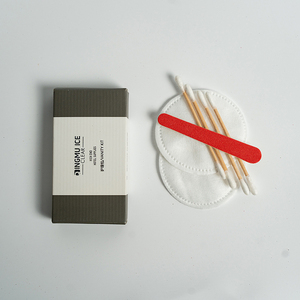 Juego de viaje desechable para <span class=keywords><strong>hotel</strong></span>, lima de uñas con hisopos de algodón y banda para el cabello, desmaquillador esencial para usar en movimiento - Product Image 1