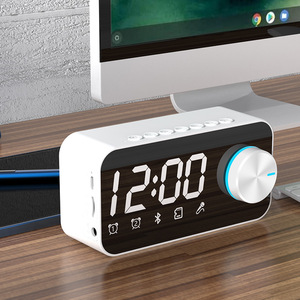 Mini reloj despertador portátil LED BT Altavoces de dientes azules Altavoces inalámbricos de radio FM de graves profundos - Product Image 6