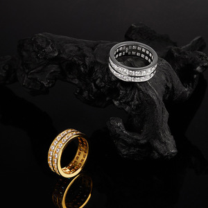 Anillo de Eternidad de Moissanita en Oro Amarillo, Corte Brillante Redondo, Engaste en Canal, Diseño Geométrico, Anillo de Boda Unisex de Lujo - Product Image 4