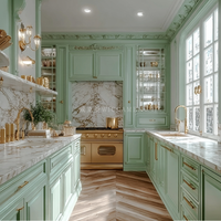 Mobili da Cucina di Lusso Verde Salvia con Pannelli Rialzati, Armadietti Tradizionali in Legno Massello con Cornice Dorata e Chiusura Ammortizzata, Personalizzabili