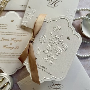 Carte de vœux en papier offset gaufré à motif floral imprimé vanille, design abeilles, impression numérique, logo personnalisé, modèle d'invitation de mariage - Product Image 3