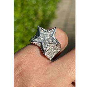 Anillo de Diamante Moissanita Moderno para Hombre, Elaborado con Precisión, con Claridad Excepcional y un Atractivo Audaz, de la India - Product Image 1