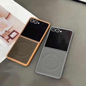 Sợi Carbon Mô Hình Điện Thoại Từ Trường Hợp Đối Với Samsung Galaxy Z Lật 7 6 <span class=keywords><strong>5</strong></span> 4 3 5G Siêu Mỏng Chống Sốc Mềm Bì<span class=keywords><strong>a</strong></span> Cho Z Lật 7 - Product Image 3