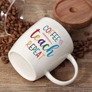Taza <span class=keywords><strong>de</strong></span> café <span class=keywords><strong>de</strong></span> cerámica para el día <span class=keywords><strong>del</strong></span> <span class=keywords><strong>maestro</strong></span> <span class=keywords><strong>de</strong></span> 13oz, <span class=keywords><strong>tazas</strong></span> <span class=keywords><strong>de</strong></span> porcelana <span class=keywords><strong>de</strong></span> alta calidad, regalos <span class=keywords><strong>de</strong></span> promoción <span class=keywords><strong>del</strong></span> festival con <span class=keywords><strong>diseño</strong></span> personalizado - Product Image 4