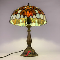 Lampe de table décorative rétro de style européen, en verre Tiffany coloré sur mesure, fabriquée en Chine, vente en gros, soudée à la main