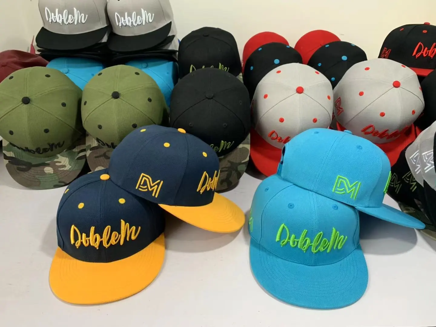 Großhandel heißer Verkauf Low Moq Snapback Stickerei Hut benutzer definierte Logo Snap Back Cap