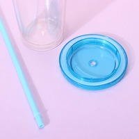 Gobelet isotherme en plastique double paroi de 24 oz, le plus vendu, avec couvercle anti-fuite, poignée pré-percée et paille, idéal pour le camping