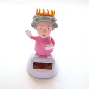 Großhandel Maßgefertigte Tanzende Solarfigur im Britischen Queen-Design als Autodekoration - Product Image 4