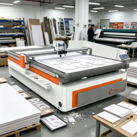 Máquina de corte CNC oscilante con cuchilla de arrastre para vinilo, fieltro, material publicitario autoadhesivo y cartón.