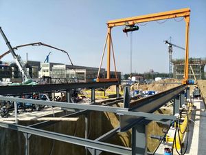 Grues mobiles à portique électriques pour travaux de construction en extérieur de 1 à 15 tonnes, capacité nominale de 10 tonnes, options de 5 à 8 tonnes, moteur, roulement, boîte de vitesses, palan - Product Image 2