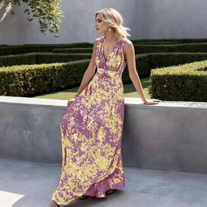 Robe longue décontractée sans manches pour femme, col en V, imprimé numérique violet et or, coupe trapèze, tissée, taille haute, logo frontal, pour soirée d'été - Product Image 2