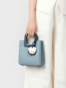 Trendy Women is Bag 2025 Luxury Niche Design Bolso de hombro de gran capacidad Crossbody Purse - Product Image 2