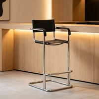 Chaise haute de bar classique moderne en cuir rembourré avec structure chromée pour îlot de cuisine, café, bar