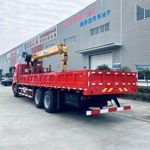 Grue montée sur camion Dongfeng 6x4 robuste, grue à flèche longue Xugong de 12 tonnes pour les travaux urbains et ruraux - Product Image 5