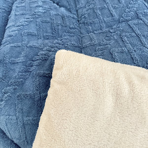 Nueva Ropa de Cama Moderna y Suave para el Hogar, Edredón de Poliéster Suave, Cálido y Agradable al Tacto, con Rayas de Tafetán, Edredón de Plumón para el Hogar, Acolchado Peludo por Ambos Lados - Product Image 3