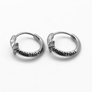 Pendientes de Aro Huggie Personalizados para Hombre, Acero Inoxidable 316L Hipoalergénico, Diseño Grabado con Púas, Estilo Vintage Punk Gótico, Regalo - Product Image 3