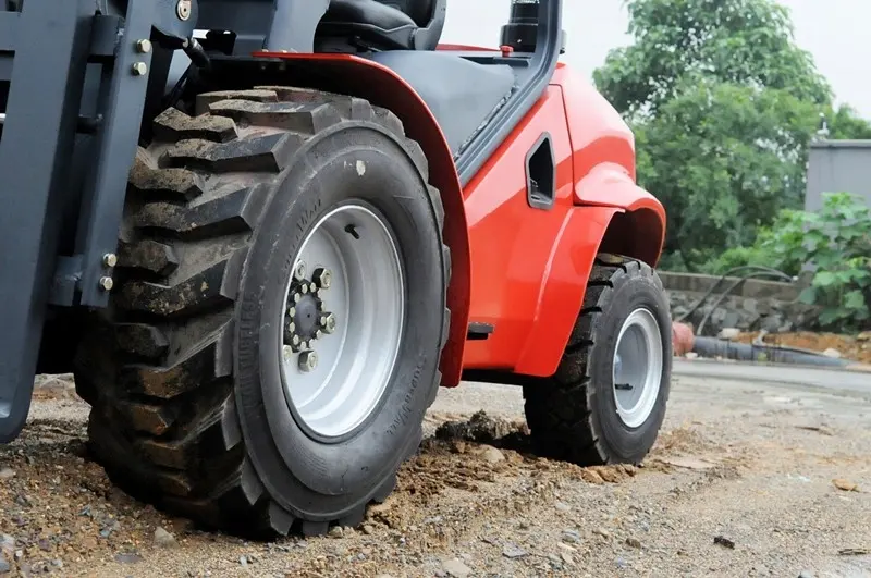 2.5-3.5 Ton UN 4 Wheel Drive Rough Terrain Forklift with Suspension Seat Lifting Truck for Off-road Use