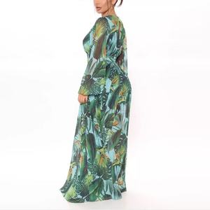 Robe longue maxi pour femme, modèle personnalisé en tissu imprimé, taille empire, manches longues, dos nu, pour soirée - Product Image 5