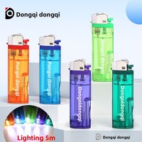 Briquet LED moderne rechargeable avec roue à silex et réservoir de carburant visible en plastique pour allumage par étincelle