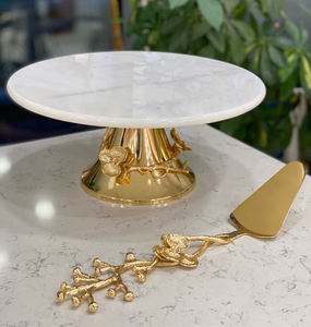 Le gâteau d'or de luxe se tient sur le dessus de marbre pour des décorations de noce - Product Image 2