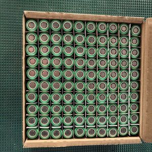 Batterie cylindrique Li-ion à décharge profonde 20A, cellule de batterie originale INR 18650 25R 3.7V 2500mAh, dessus plat - Product Image 1