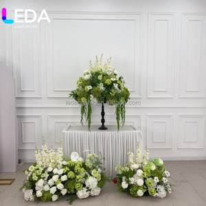 Arrangements de fleurs LED personnalisées au toucher réel pour mariage, centre de table en forme de boule de fleurs d'hortensia irrégulières blanches et vertes - Product Image 3