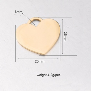 Colgante de Corazón de Alta Calidad con Grabado de Logotipo Personalizado, Regalo para Parejas, Collar con Colgante de Corazón de Acero Inoxidable - Product Image 4