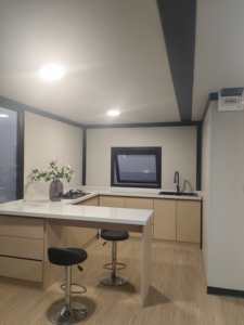 Casa Modular Móvil de Lujo de 20 pies y 2 Dormitorios, Expandible de Doble Ala con Terraza, Utilizada como Apartamento de Hotel - Product Image 2