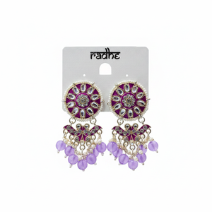 Pendientes de diseñador chapados en oro con piedras Kundan y cuentas Meenakari, joyería étnica elegante para ocasiones festivas y bodas para mujeres. - Product Image 2