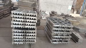 Износостойкие детали для горнодобывающей промышленности: подвижные и фиксированные щеки и опорные плиты из высокомарганцовистой стали с крупно- и мелкозубчатой поверхностью - Product Image 2