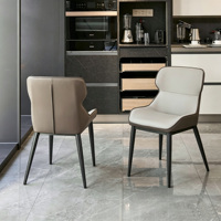 Chaise de salle à manger moderne de luxe léger, chaise latérale ergonomique à dossier incurvé en cuir PU avec pieds en acier carbone