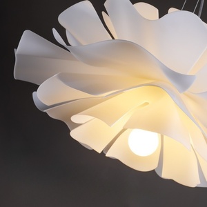 Design moderne créatif acrylique pétale chaud <span class=keywords><strong>romantique</strong></span> salon chambre pendentif lumière nordique hôtel Ins fille chambre décor lustre - Product Image 4