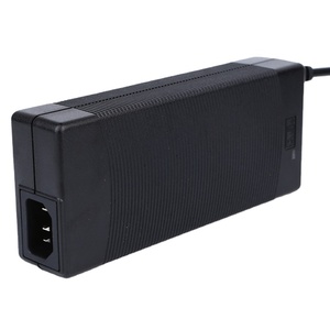 مزود طاقة تحويلي معتمد من CE وFCC وROHS بقوة 12 فولت و7 أمبير مع مخرج تيار متردد للمنتجات ذات الإضاءة LED بكفاءة 89% وقابل للتوصيل على سطح المكتب - Product Image 3