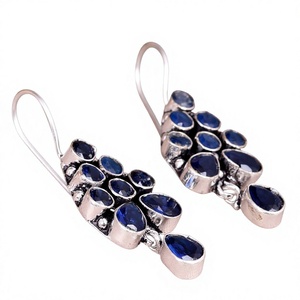 ต่างหูห้อยประดับพลอยบลูออนิกซ์ทรงหยดน้ำ รุ่น ER-0100 จาก RUHAN GEMS ทำจากทองเหลืองชุบเงินออกซิไดซ์ งานแฮนด์เมดสไตล์วินเทจ ประดับพลอยแบบฝังขอบ - Product Image 3
