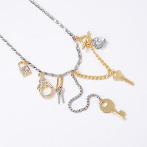 Kaimei 2026 joyería de moda de lujo Simple aleación Keylock colgante geométrico collar Casual accesorios mujeres llave collares largos - Product Image 5