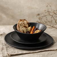 Service de table en grès noir mat moucheté EKA, assiettes rustiques en céramique faites à la main, bols profonds, tasses, vaisselle en gros