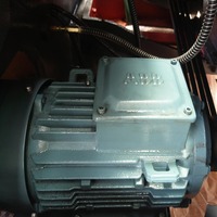 Machine de rainurage et de découpe de carton à lit plat semi-automatique série ML