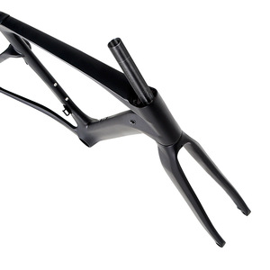 Cuadro de <span class=keywords><strong>Bicicleta</strong></span> de Carretera Aerodinámico de Fibra de Carbono Negro Personalizado Sin Marca con Frenos de Disco de Eje Pasante y Pintura Personalizable, Hecho en China - Product Image 4
