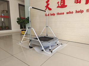 Barre <span class=keywords><strong>de</strong></span> gymnastique détachable pour tout-petits, usage intérieur, avec base antidérapante stable, barre horizontale <span class=keywords><strong>de</strong></span> fitness pour enfants avec trampoline pour jeux à domicile - Product Image 1