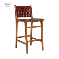 Tabouret de bar en cuir tissé à la main EKAR Sonoma avec cadre en teck massif